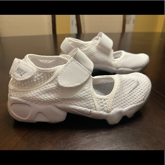 New Nike Air Rift Triple White Sandals Shoes Size US 6.5 W / 5Y - Picture 5 of 12
